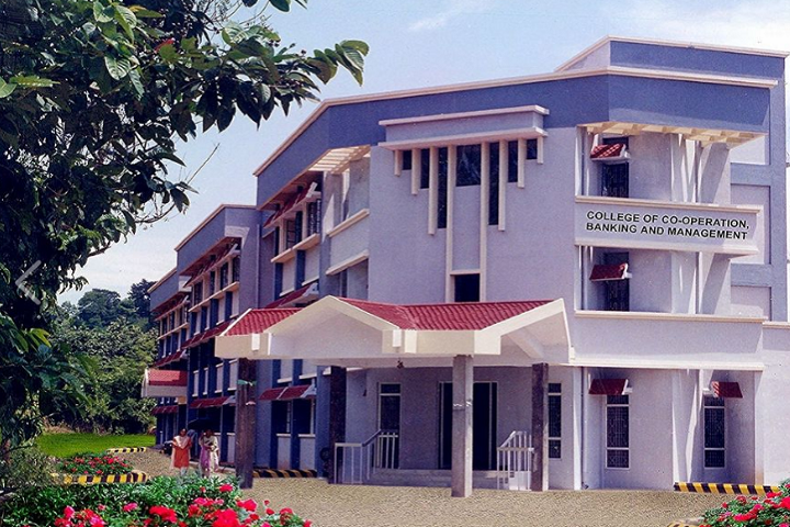 https://cache.careers360.mobi/media/colleges/social-media/media-gallery/19225/2020/10/16/Campus View of College of Co Operation Banking and Management Vellanikkara_Campus-View.png